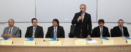 În prezidiu de la stânga la dreapta: Dan Lascu - prodecan ETc, Lucian Stroescu - Alcatel Lucent, Nicolae Robu - rector UPT, Marius Oteşteanu - decan ETc, Virgil Ivăşchescu - Continental Automotive, Ciprian Orhei - preşedintele Ligii ETc