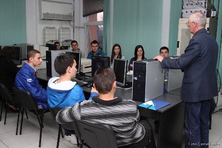 Vizită în laboratorul de Comunicaţii mobile Vizită în laboratorul de Comunicaţii mobile